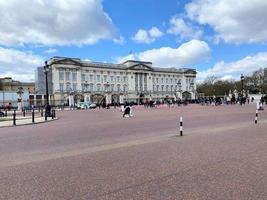 Londen in de uk in april 2021. een visie van Buckingham paleis foto