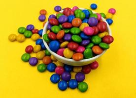 kleurrijk chocoladesuikergoed foto