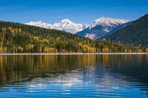 vallen in de canadese rockies in british columbia canada foto