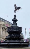 Londen in de uk in juni 2022. een visie van Piccadilly circus foto