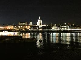 uitzicht op de rivier de Theems in londen foto