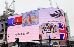 Londen in de uk in juni 2022. een visie van Piccadilly circus foto
