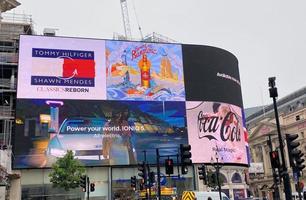 Londen in de uk in juni 2022. een visie van Piccadilly circus foto