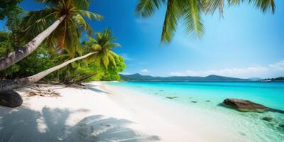 panoramisch tropisch strand met palm bomen gemaakt met generatief ai technologie. foto