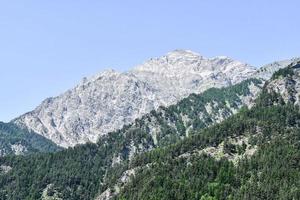 schilderachtig uitzicht op de bergen foto