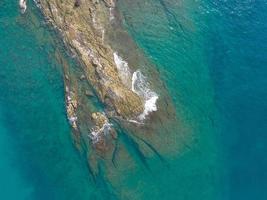 antenne dar visie van mooi strand met turkoois zee water en palm bomen van golf van Thailand. goed eiland, Thailand foto