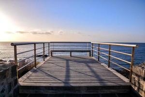 een pier door de zee foto