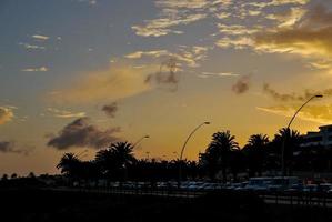 prachtig uitzicht op de zonsondergang foto