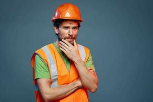 een Mens in een werken uniform een professioneel bouw detailopname foto