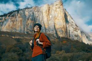 vrouw wandelaar rugzak vakantie landschap bergen reizen foto