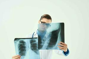 vrouw dokter röntgenstraal ziekenhuis geduldig examen foto