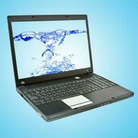 laptop met water scherm foto