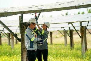 zonne- panelen installatie concept foto