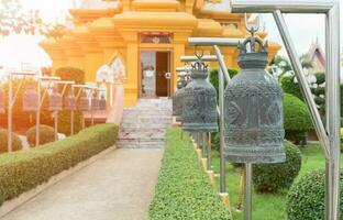 oud klok Bij wat kroen kathin tempel foto