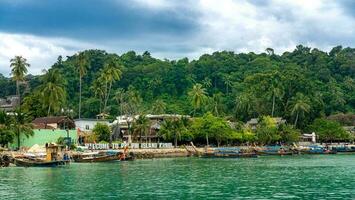 dagtocht naar ko phi phi in de zuidelijke eilanden van thailand foto