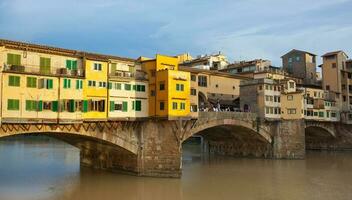 Ponte vecchio Bij zonsondergang, Florence, Italië foto