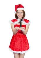 mooi Aziatisch meisje in de kerstman kostuum voor Kerstmis Aan wit achtergrond foto