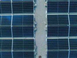 detailopname van zonne- cel boerderij macht fabriek eco technologie. foto