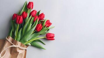 rood tulpen boeket in papier boodschappen doen zak illustratie ai generatief foto