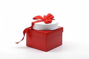 Kerstmis rood geschenk doos met lint en de kerstman claus hoed Aan wit achtergrond, isoleren. ai gegenereerd. foto