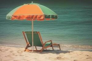 twee strand stoelen en paraplu Aan de tropisch strand met zee en lucht achtergrond, wijnoogst kleur toon foto