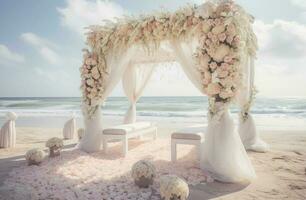 romantisch bruiloft ceremonie Aan de strand. bruiloft boog versierd met bloemen foto