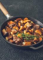 beef bourguignon - franse runderstoof foto