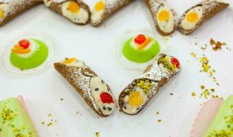 traditioneel Siciliaans gebakje, cannoli siciliaans. foto