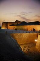 manama Bahrein 22 maart 2023 toerisme en reizen beroemd plaatsen in Bahrein Bahrein fort vesting karbabad ruïnes van een 16 eeuw Portugees fort foto