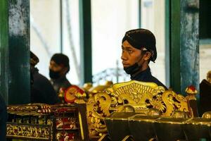 yogakarta, Indonesië Aan oktober 2022. abdi dalem mataya, hovelingen van de Yogyakarta paleis wie zijn dansers. t foto