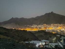 mekka, saudi Arabië, april 2023 - mooi visie van makkah stad van Jabal noor berg in mekka. de historisch grot hara is gelegen Aan de top van Jabal noor. foto