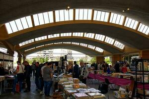 bologna, Italië, mei 7, 2023 fiera del fumet in bologna. historisch grappig markt. Italië. foto