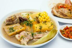 traditioneel Colombiaanse soep van de regio van santander gebeld puchero foto