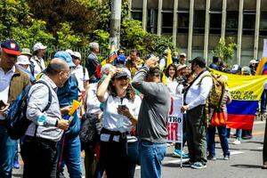bogotá, Colombia, 2022. vredig protest marsen in Bogota Colombia tegen de regering van gustav petro. foto