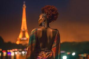 een keer in Parijs. terug mooi Afrikaanse Amerikaans vrouw tegen eiffel toren in nacht. generatief ai. foto