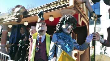 carnaval 2023, Torres vedras, Portugal. grappig figuren van beroemd mensen, politici en kerk ministers. foto