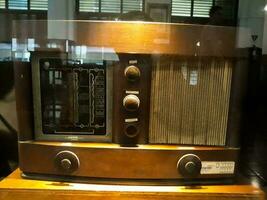 oud wijnoogst radio detailopname knop. nog steeds leven in museum mandiri. Jakarta, Indonesië, april 8, 2019 foto