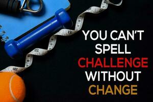 u kan niet spellen uitdaging zonder verandering schrijven Aan zwart bord achtergrond. training concept foto