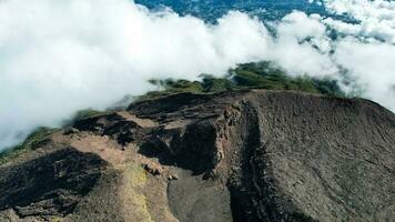 antenne visie van monteren slamet of Gunung slamet is een actief stratovulkaan in de purbalingga regentschap. centraal Java, Indonesië. december 13, 2022 foto