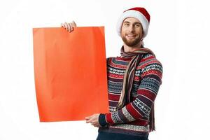 emotioneel Mens rood papier aanplakbord reclame Kerstmis licht achtergrond foto