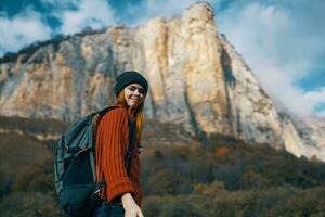 vrouw wandelaar rugzak vakantie landschap bergen reizen foto