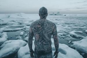 IJslands Mens met zijn terug gedekt in tatoeages buiten in bevroren winter. ai gegenereerd foto