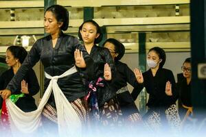 yogakarta, Indonesië Aan oktober 2022. abdi dalem mataya, hovelingen van de Yogyakarta paleis wie zijn dansers. t foto