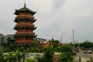 de pagode is in de midden- van Chinatown pik pantjoran, pantai inda kapuk. foto