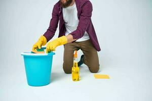 schoonmaakster Aan de verdieping met een blauw emmer huiswerk levensstijl professioneel foto