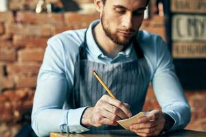 barista coffeeshop bestellen aanvaarding onderhoud professioneel werk foto