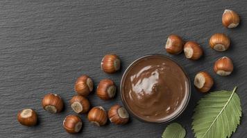 bovenaanzicht heerlijke hazelnootchocolade. mooi fotoconcept van hoge kwaliteit en resolutie