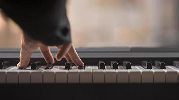 digitale piano concept spelen. mooi fotoconcept van hoge kwaliteit en resolutie foto