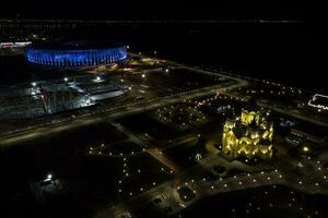 Alexander Nevsky kathedraal, genomen van een quadcopter Bij nacht. foto