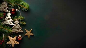 elegant mooi Kerstmis ornament decoratie boom, pijnboom blad, glas bal ornament, en ster, vlak leggen gebruikt voor banier en achtergrond of backdrop voor seizoensgebonden hartelijk groeten. foto